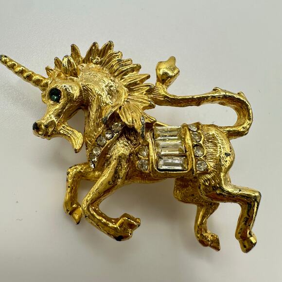 Sphinx vintage gold plated clear green rhinestones unicorn figural brooch pin - Picture 2 of 8